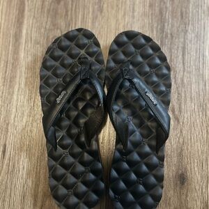Coco Reef Black Sandals